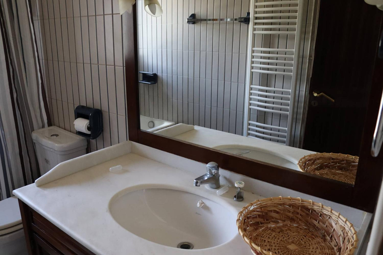 Bathroom 3, Turquoise Villa Loutraki, Peloponnese