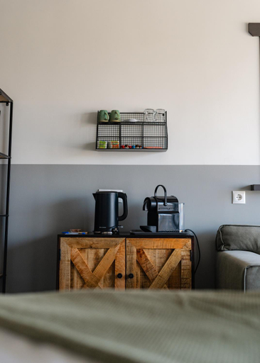 Others 5, B&B Hartenlust kamer de Bedstee, Bodegraven