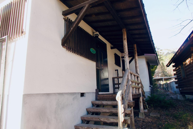 40 minutes by car to the nearest ski resort Fumotonoie, a private villa with a natural hot spring, Azumino