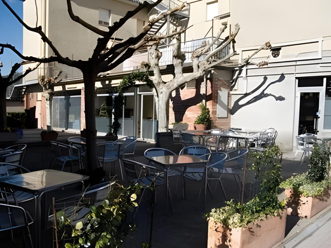 Others 4, Hostal Vertisol, Girona