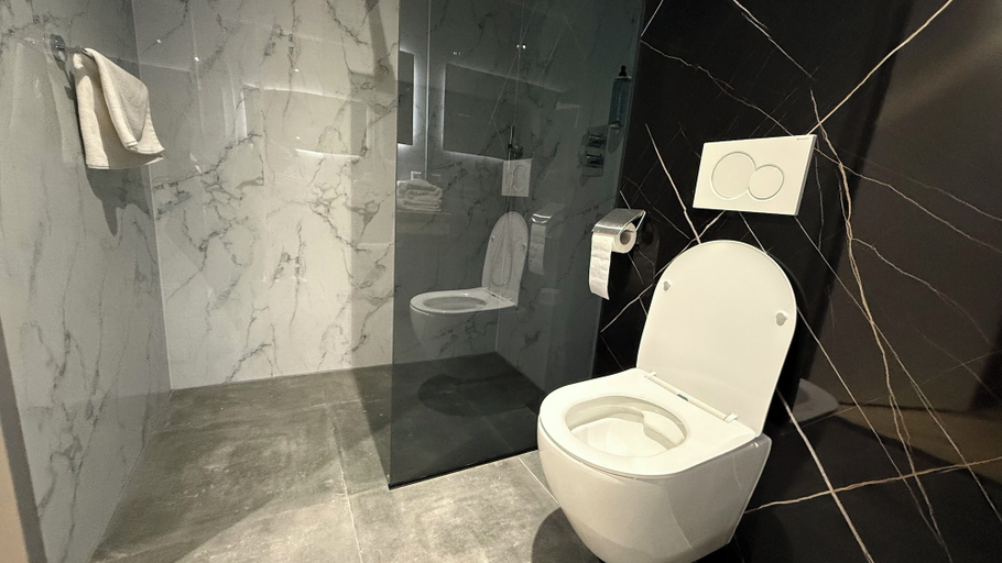 Bathroom 4, Tung Hotel, Zeewolde
