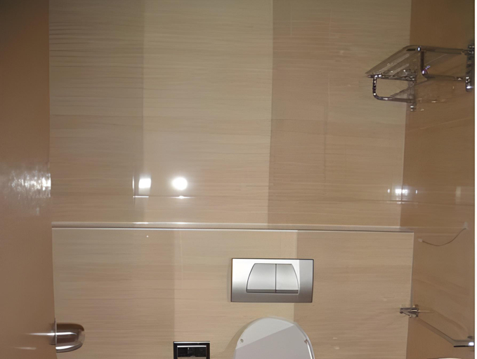Bathroom 4, Sky 2, Tiranës