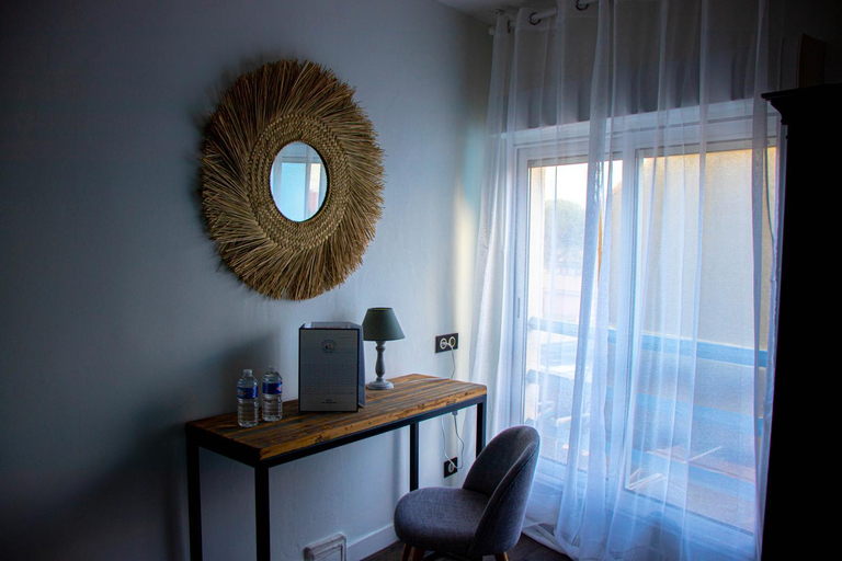 Bedroom 1, Hotel Restaurant L'Atelier des Cousins, Charente-Maritime