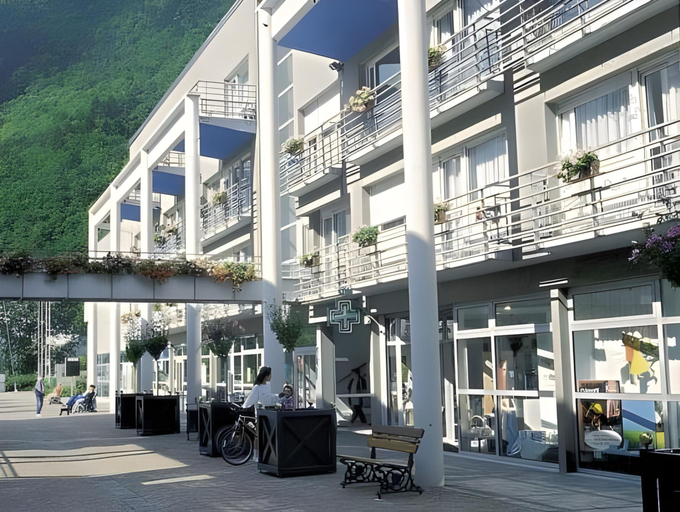 Others 4, RESIDENCE Rive Droite, Savoie