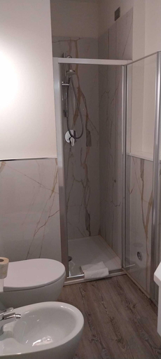 Bathroom 4, Garibaldi Palace, Prato