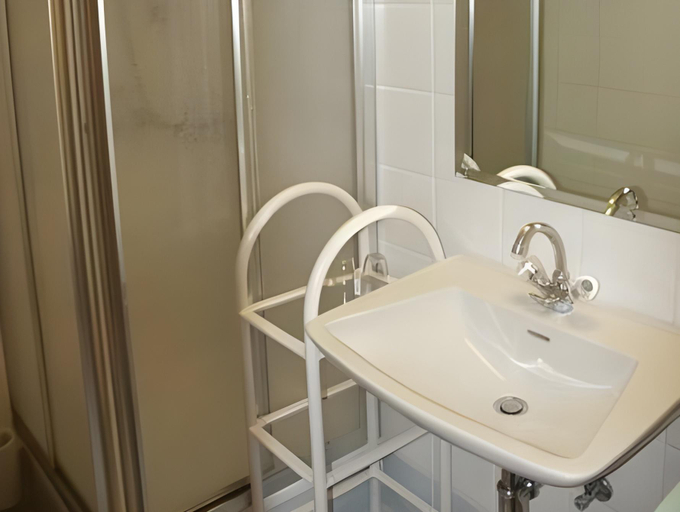 Bathroom 3, Hotel - Restaurant Gosauerhof, Gmunden