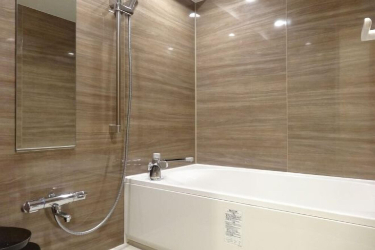 Bathroom 13