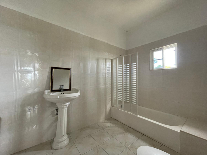 Bathroom, The Retreat