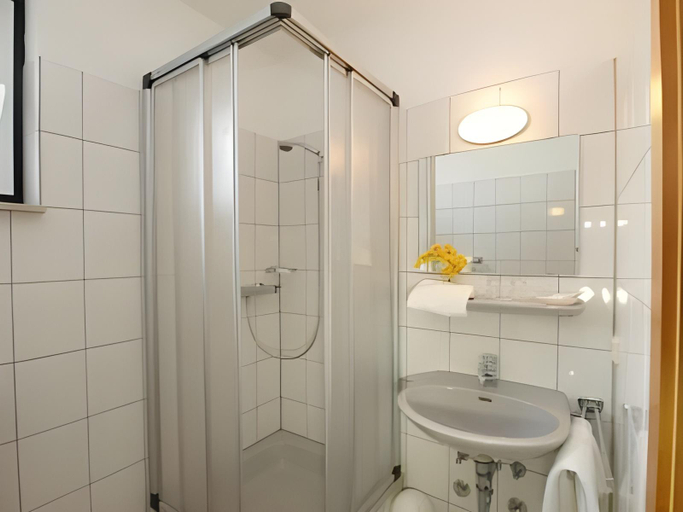 Bathroom 4, Hotel Matthias, Rotenburg (Wümme)