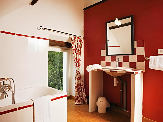 Bathroom 3, Hotel les Grands Chenes, Yonne
