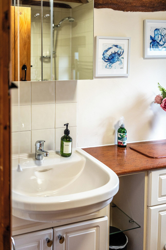 Bathroom 3, The Threshing Barn-Stunning 5 BD Retreat, Worcestershire