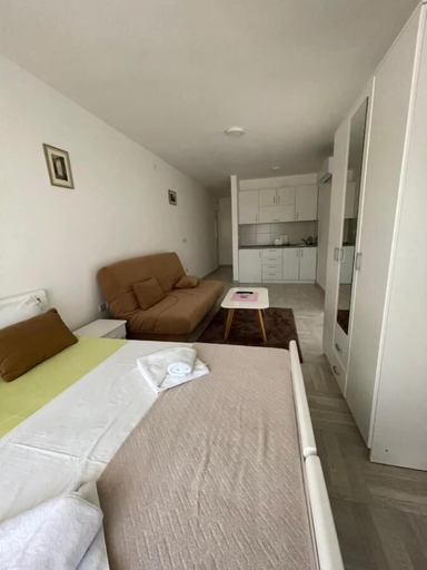 Others 4, Luna Apartments
