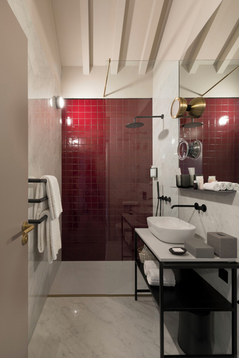Bathroom 3, Casa Zogbi hotel, Porto