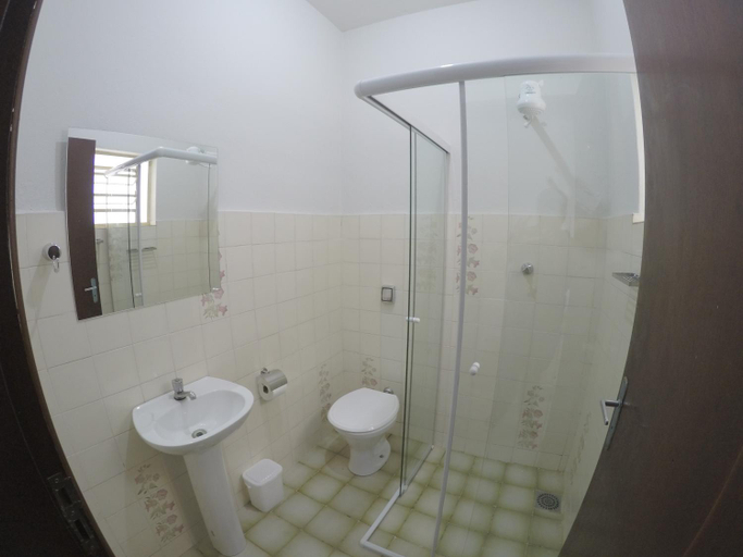 Bathroom 3, Quartos Delfim Moreira, Varginha