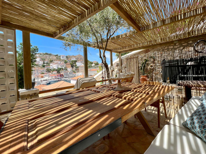 Others 4, PortaDelMare deluxe suites, Attica