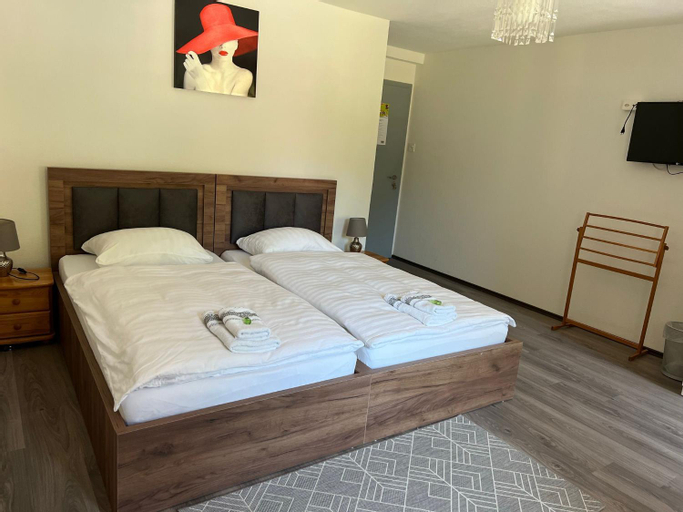 Bedroom 3, Hotel Restaurant du Moulin, Val-de-Travers