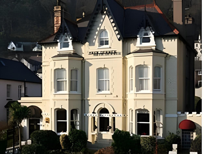 Exterior & Views 1, Bryn Derwen with Private Car Park, Conwy