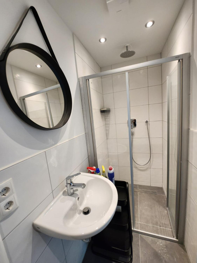 Others 2, Cozy Apartment mit WIFI, Aufzug & Kostenlos Parken EL-Living, Augsburg