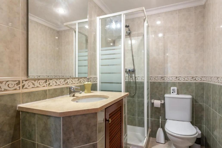 Bathroom, Blife Vitorya private rooms, Faro