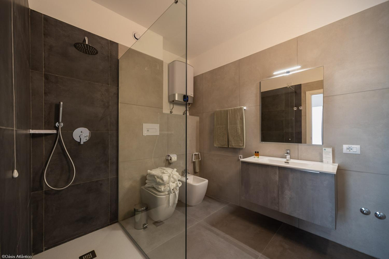 Bathroom 5, Oasis White Hotel