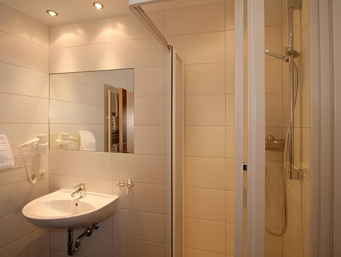 Bathroom 2, Apart-Hotel Reblaus, Landeck