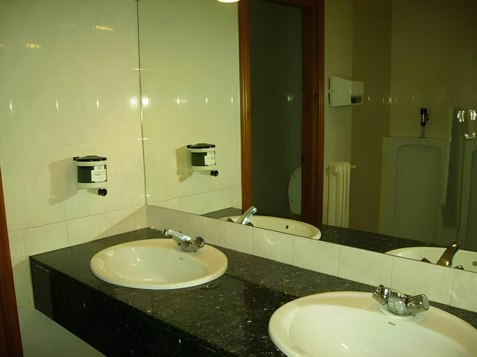 Bathroom 4, Hostal l'Escon, Girona