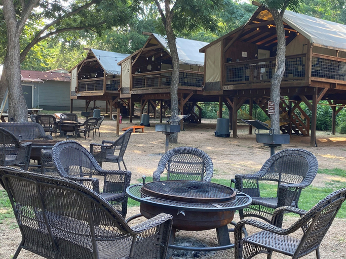 Food & Drinks 5, Geronimo Creek Retreat, Guadalupe