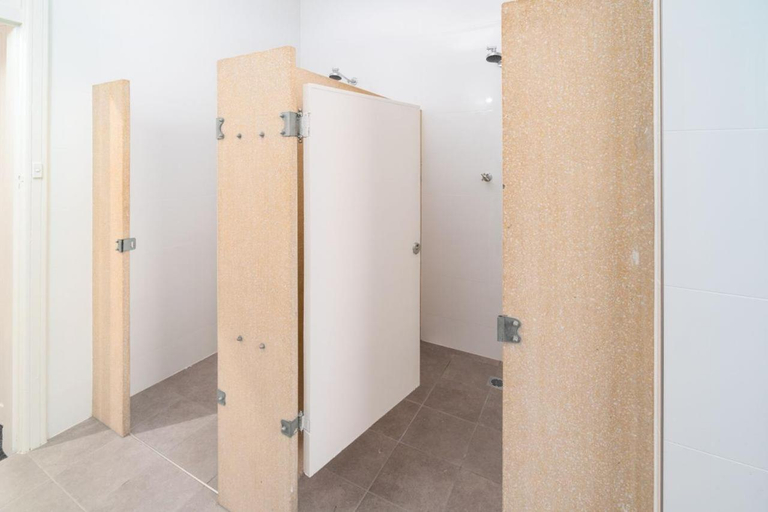 Bathroom 2, Sydney Junction Hotel, Newcastle - Throsby