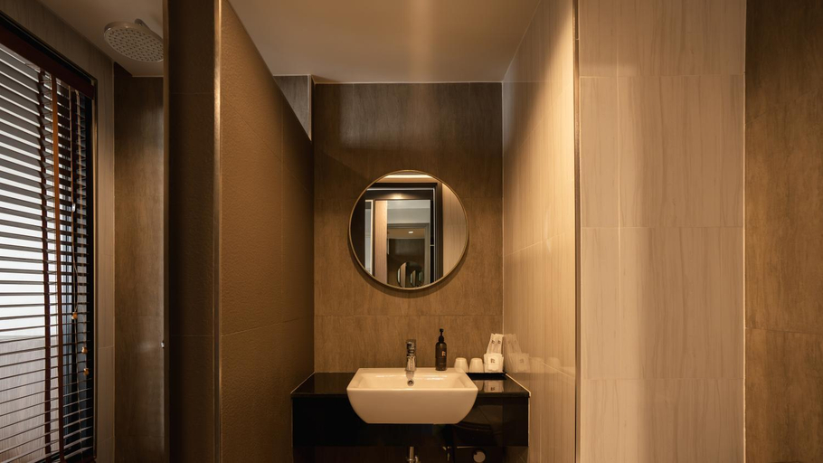 Bathroom 14
