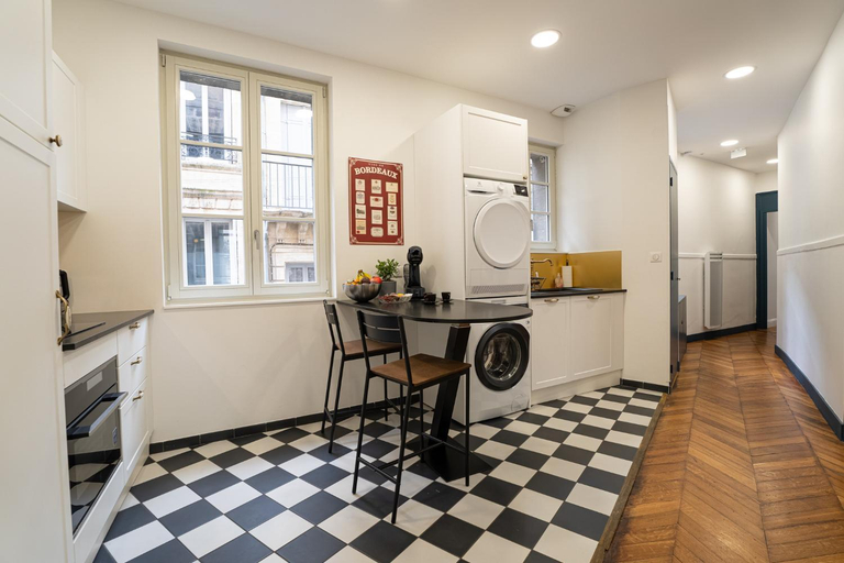 Others 5, Madeleine's - Family & Group Apartments in Bordeaux's Historic Centre, Gironde
