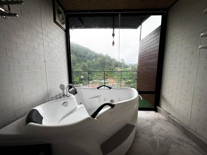 Bathroom 14