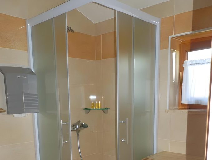 Bathroom 2, Agroturism Stara Stala, Cerovlje