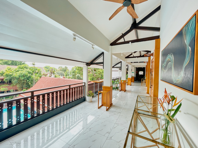 Exterior & Views 24