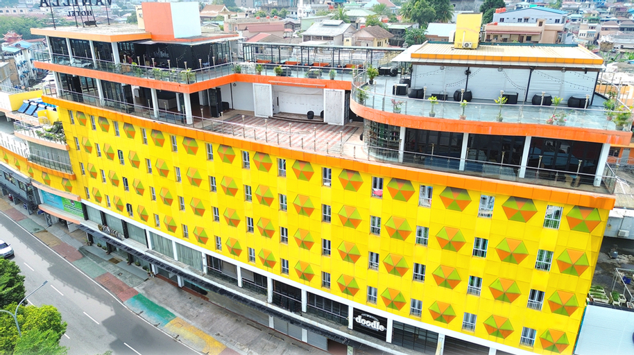 Exterior & Views 17