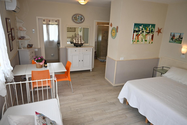 Others 4, Residence il Mandorlo, Livorno