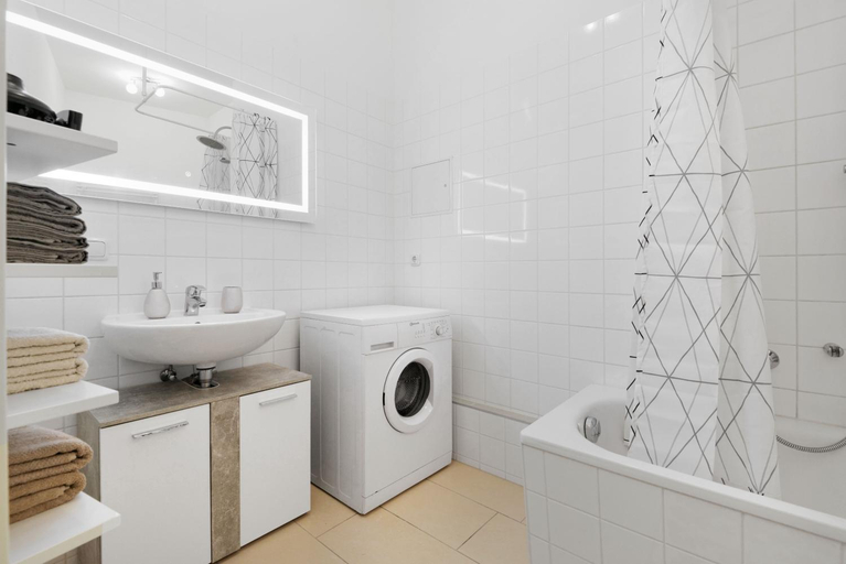 Bathroom 3, Grand Central City Apartments Mitte Rosenthaler Platz, Berlin