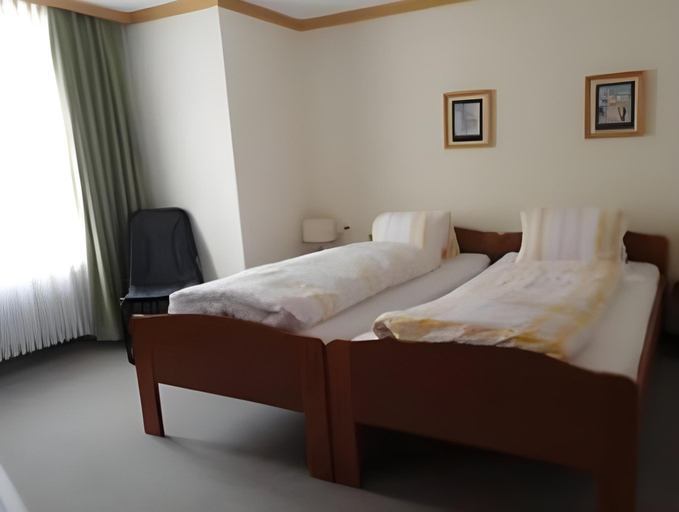 Bedroom 3, Hotel Quellenhof, Inn