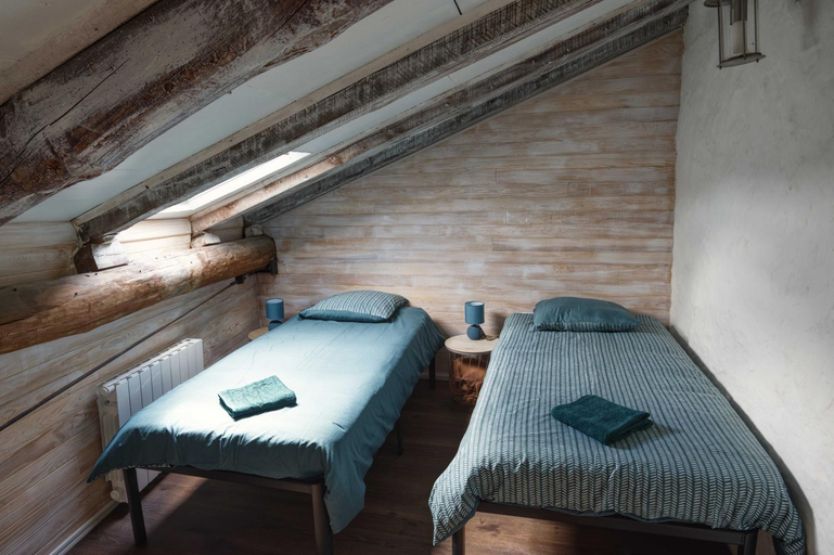 Bedroom 2, Le Repose Pieds - Gite d'etape randonnees -, Haute-Loire
