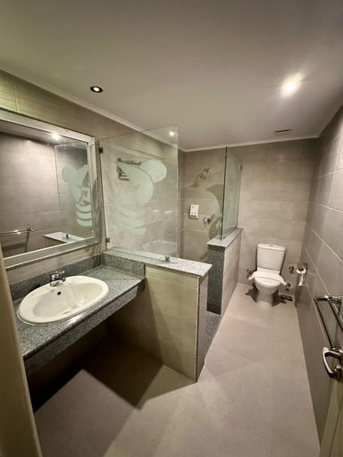 Bathroom 2, Vai by Romance Hotel & Aqua Park, 'Ataqah