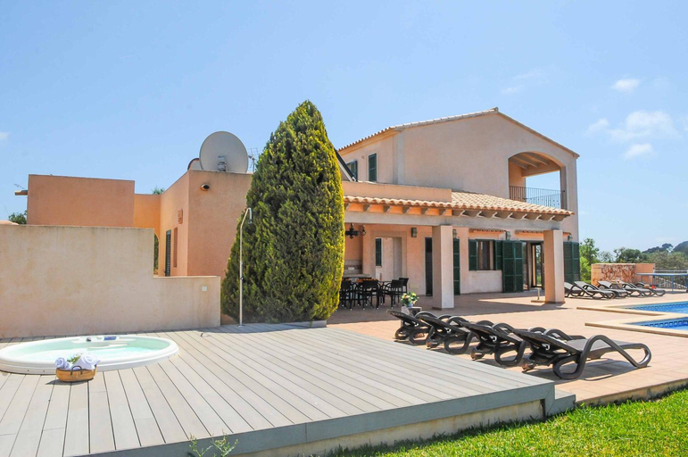 Others 3, Villa Xiquetes, Baleares