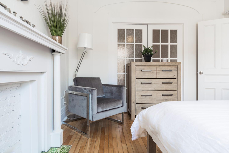 Bedroom 2, MTLVacationRentals -The Chic Laurier, Montréal