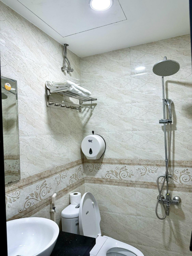 Bathroom 4, Shine Hotel Huế, Huế