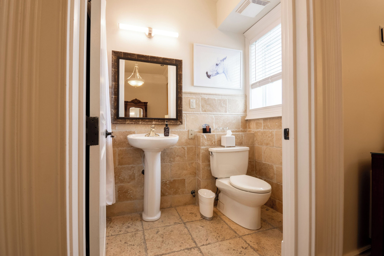 Bathroom 3, The Kentucky Castle, Woodford