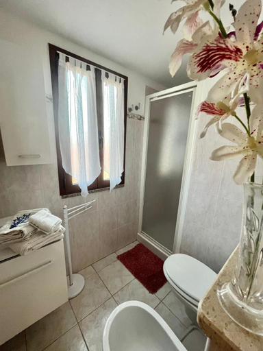 Bathroom 2, Il Corallo, Sassari