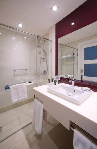 Bathroom 5, Holiday Inn AlSeeb Muscat By IHG, Seeb