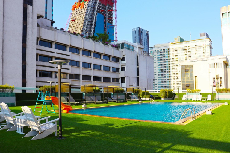 Exterior & Views 18