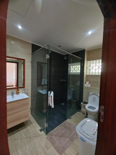 Bathroom 3, CRYSTAL SHORES Self Catering Apartments