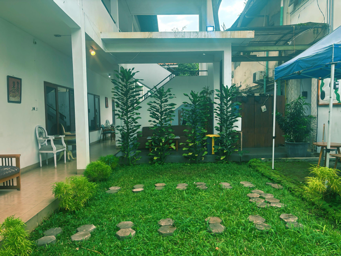 Exterior & Views 2, Yaemal Frances Hotel, Bandung