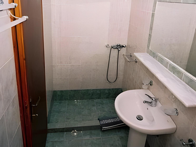Bathroom 2, Kolios View Studios, Thessaly