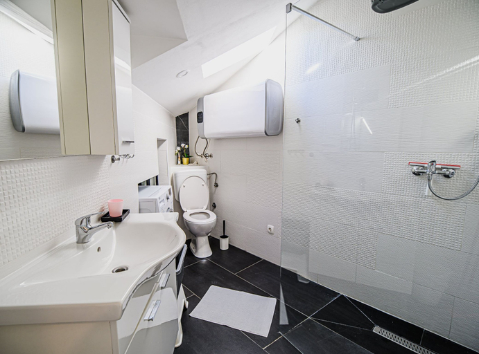 Bathroom 3, Sleek and Stylish Umag Apartments With Sea View, Umag